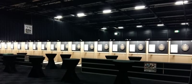 Dartbanen opbouwen in Hal Venray Dartbord ophangen Shopdarts